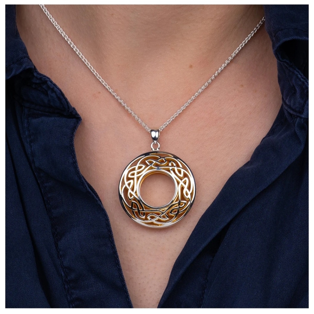 Elegant Gold and Silver Pendant Necklace